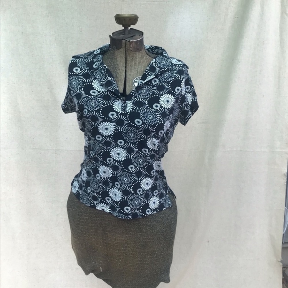 Vintage Black and White Express Funky Floral V-Neck